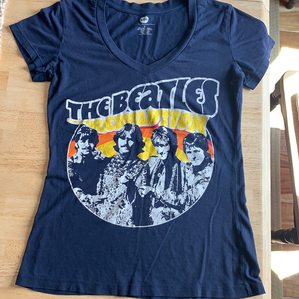 Markdown! Apple Corp 2011 Beatles Revolution Band T-shirt L